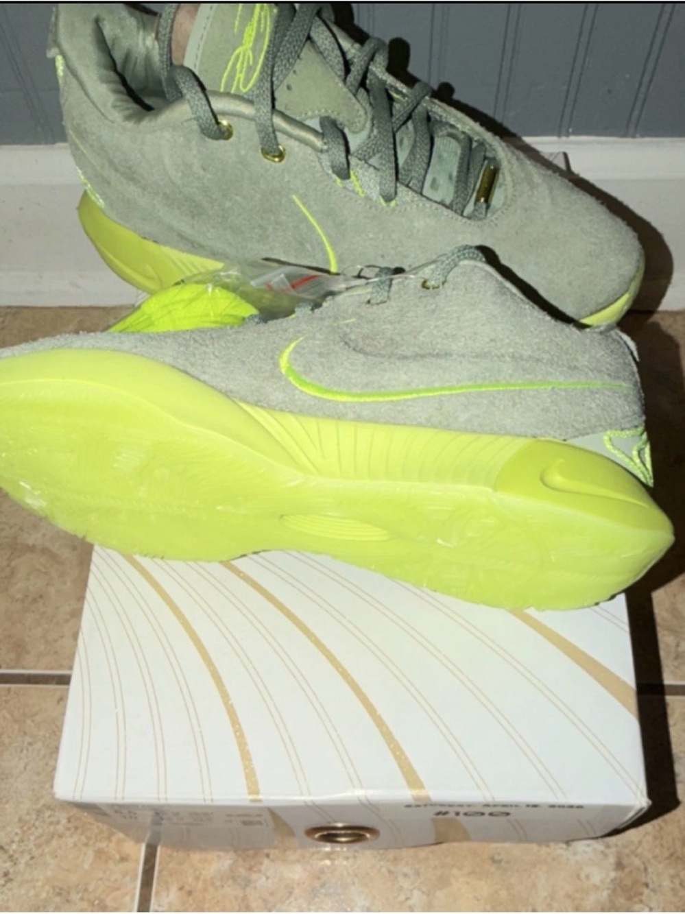 Nike Authenticity Pass Certificate (White with Black and Green Details) - Picture 6 of 8